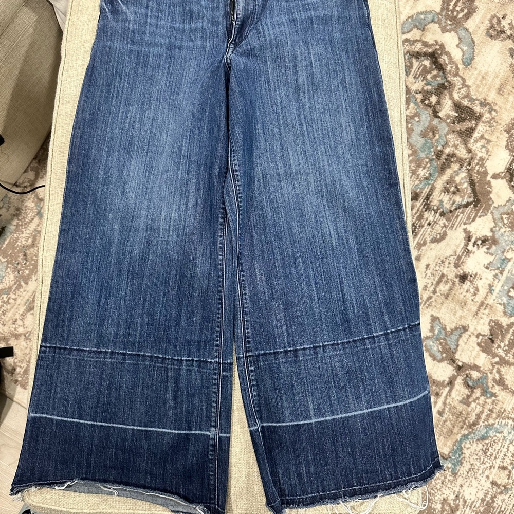 Express Women’s high rise wide leg crop jeans